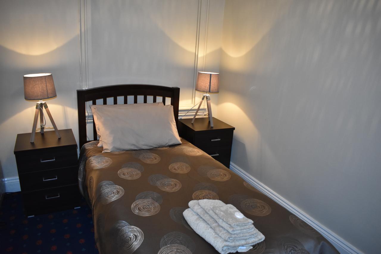 Blyth Hotel Bagian luar foto