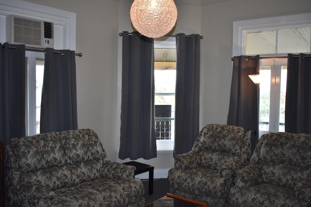 Blyth Hotel Bagian luar foto